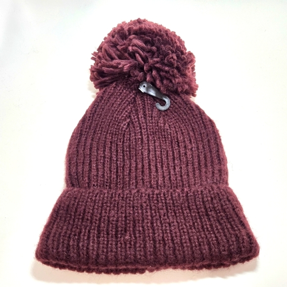 Madden Knit Hat NWT Burgundy Wine Color Soft Warm Fluffy Women's Winter Beanie - Picture 2 of 3